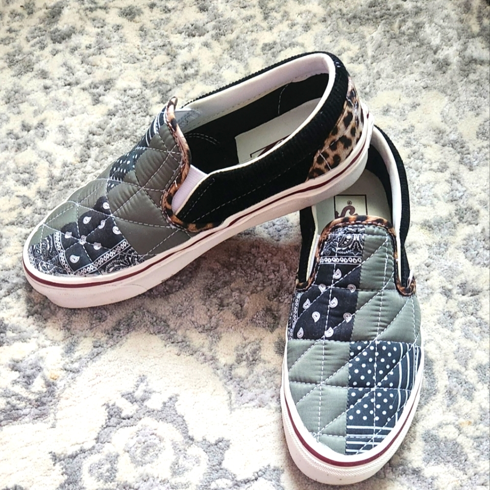 NEW VANS SLIDES
